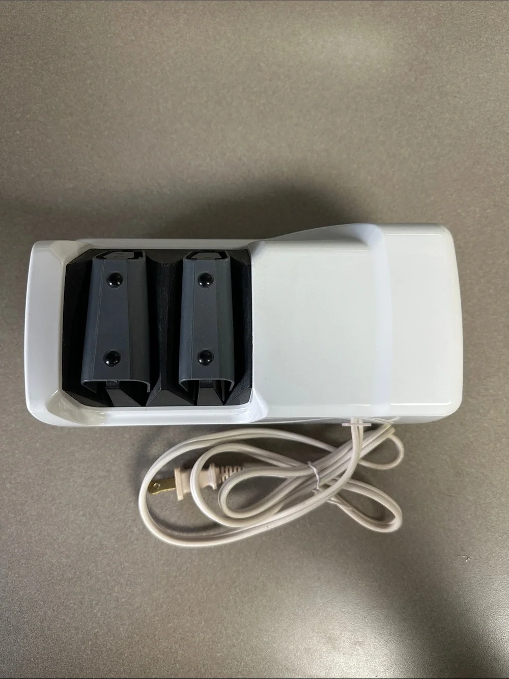 White Electric Knife Sharpener - 2-Stage Diamond Hone